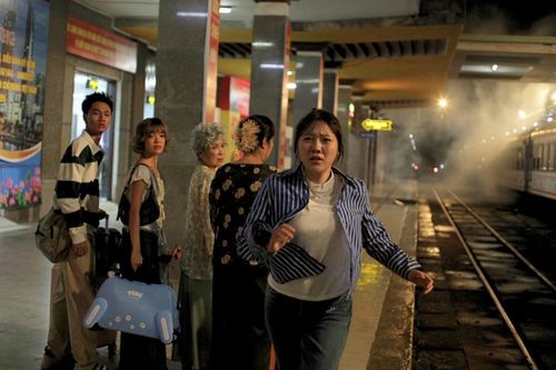 'Nhà mình đi thôi' doanh thu ảm đạm, sớm khép lại hành trình phòng vé?