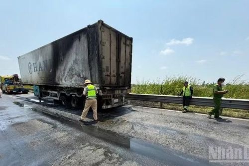 Điều tra nguyên nhân vụ cháy thùng container trên cao tốc Trung Lương-Mỹ Thuận