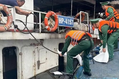 Thanh Hóa kịp thời khống chế, khắc phục dầu tràn do chìm tàu