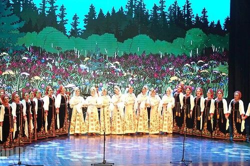 Dàn hợp xướng Dân gian Nga Omsk biểu diễn tại Thành phố Hồ Chí Minh