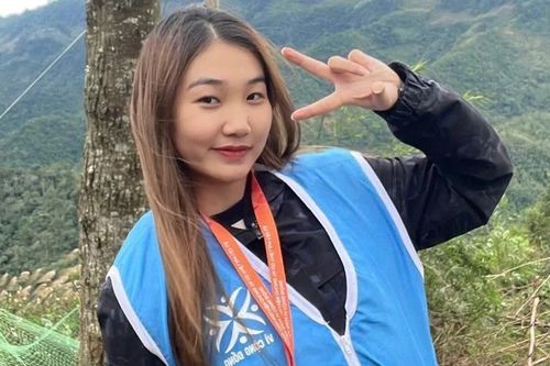 Hành trình 4 năm thiện nguyện của nữ sinh Sư phạm: 'Thanh xuân đẹp nhất khi được cho đi'