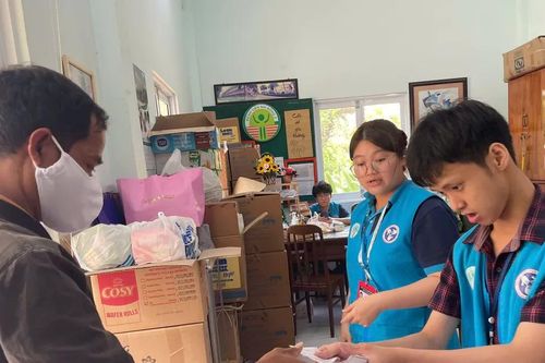 Người đặc biệt hỗ trợ bệnh nhân nghèo
