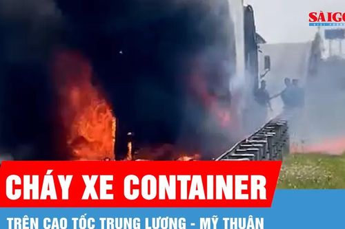 Xe container bốc cháy trên cao tốc Trung Lương - Mỹ Thuận