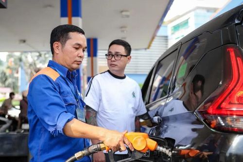 Giá xăng dầu giảm mạnh từ 14 giờ ngày 25-3