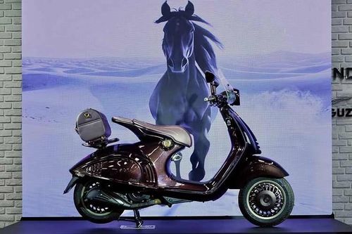 Vespa 946 Horse 'cháy hàng' tại Việt Nam - sở hữu ngay chi 750 triệu