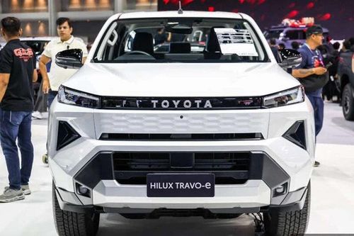 Cận cảnh Toyota Hilux chạy điện tới 1,2 tỷ đồng - chạy 240km/sạc