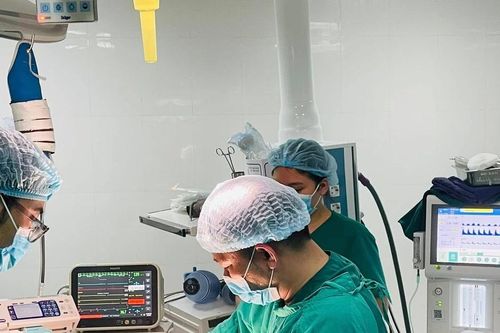 Cuộc chiến giành sự sống cho trẻ sinh non 32 tuần tổ hợp dị tật nặng