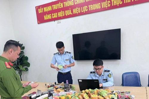 Phát hiện, thu giữ gần 400 sản phẩm thuốc lá điện tử tại Hà Nội