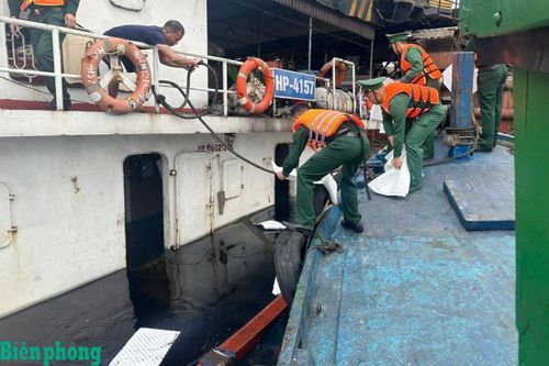 Ban Chỉ huy Biên phòng cửa khẩu cảng Nghi Sơn kịp thời phối hợp xử lý sự cố chìm tàu tại cảng quốc tế Long Sơn