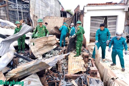 Đồn Biên phòng Tân Tiến kịp thời hỗ trợ nhân dân khắc phục hậu quả vụ cháy trong đêm