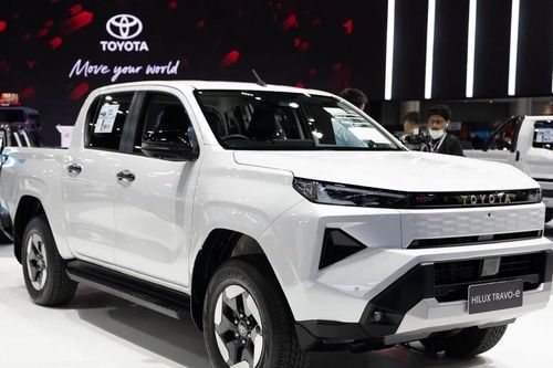 Xe bán tải điện Toyota Hilux 'lộ diện'
