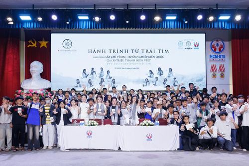 Nhật ký hành trình Từ Trái Tim: Trao sách quý đổi đời - khơi khát vọng cho thế hệ trẻ