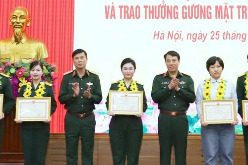 Hơn 300 sĩ quan trẻ Tổng cục Hậu cần - Kỹ thuật được thăng quân hàm trước niên hạn
