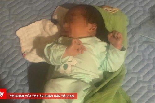 Bé trai sơ sinh bị bỏ rơi bên vệ đường kèm lời nhắn 'xin nuôi giúp'