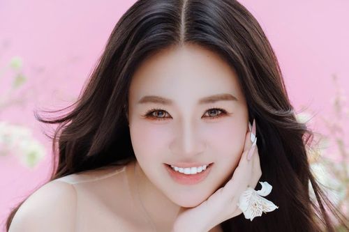 Nhan sắc trong veo của á hậu Hà Trang