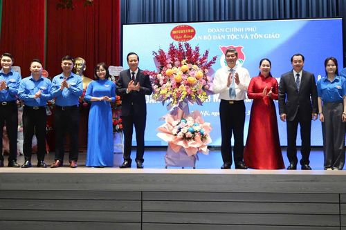Bộ trưởng Đào Ngọc Dung dự chương trình kỷ niệm 95 năm ngày thành lập Đoàn