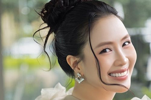 Hồng Diễm xinh đẹp ngút ngàn ở tuổi 43, hoa hậu Ý Nhi diện bikini sexy