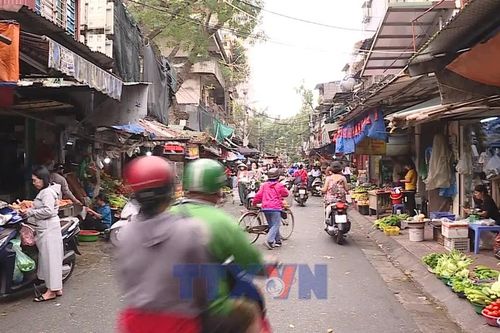 Hà Nội: Tiểu thương tại nhiều chợ truyền thống linh hoạt để bình ổn giá cả