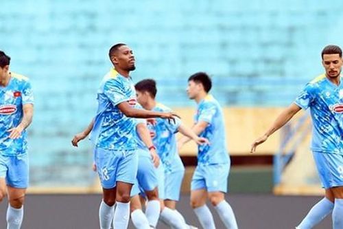 Hoàng Hên - Văn Hậu hừng hực khí thế, sẵn sàng ra mắt thời HLV Kim Sang Sik