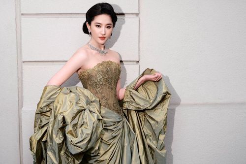 Lưu Diệc Phi khẳng định khí chất 'thần tiên tỷ tỷ' trên thảm đỏ