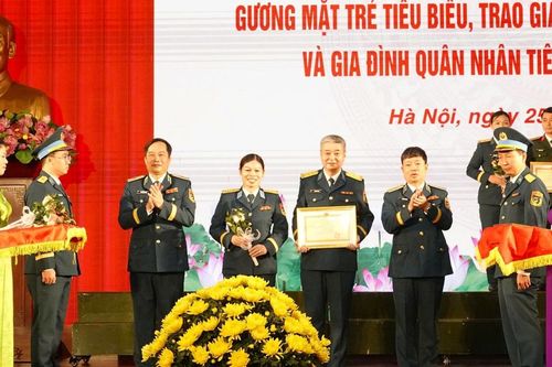 Quân chủng Phòng không - Không quân tuyên dương các gương mặt trẻ, gia đình quân nhân tiêu biểu