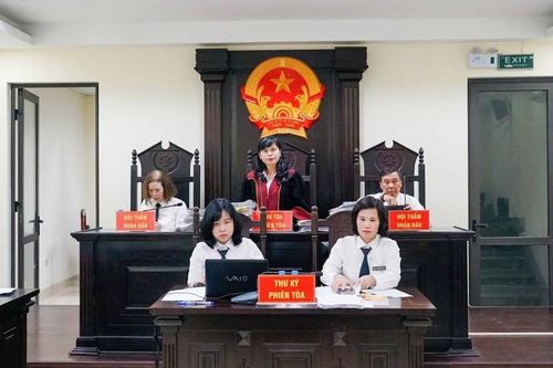 Xét xử cựu Hiệu trưởng trường THCS Ba Đình: Nhiều phụ huynh khẳng định không phải là 'bị hại'