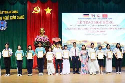 Vun bồi ý chí cho học sinh, sinh viên nghèo