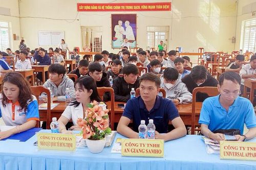 150 người lao động tham dự ngày hội tư vấn, giới thiệu việc làm xã Long Điền