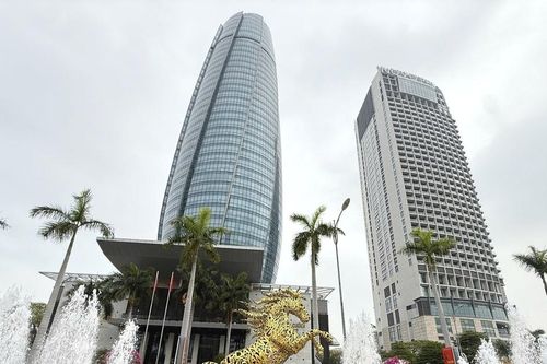 Đà Nẵng hoàn thành trang trí lại 2 linh vật ngựa trước ngày 28/3