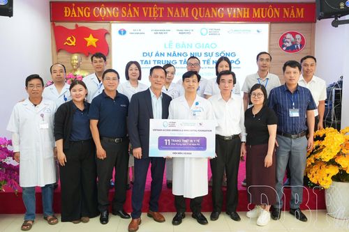 Hỗ trợ thiết bị y tế chăm sóc trẻ sơ sinh ở Trung tâm Y tế Nậm Pồ