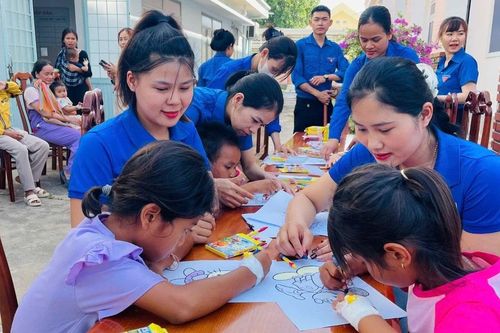 Ngày hội yêu thương tại Trung tâm Y tế Ayun Pa