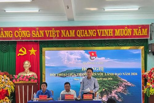 Lãnh đạo xã Nhơn Châu đối thoại với đoàn viên thanh niên