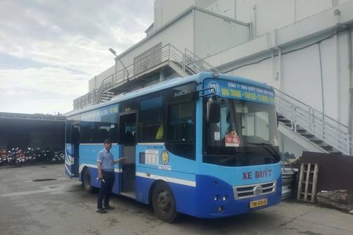 Xe buýt Quyết Thắng giữ nguyên giá vé dù giá xăng, dầu tăng cao