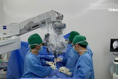Bệnh viện Đa khoa Khánh Hòa phẫu thuật cấp cứu thành công bệnh nhân liệt tứ chi do u xương đốt sống cổ
