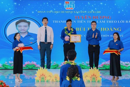Đoàn xã Nam Cam Ranh tuyên dương 24 thanh niên tiên tiến làm theo lời Bác
