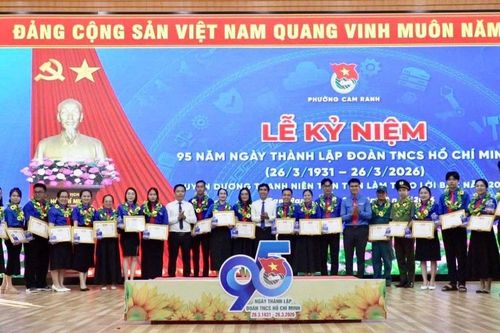 Đoàn phường Cam Ranh tuyên dương 25 thanh niên tiên tiến làm theo lời Bác