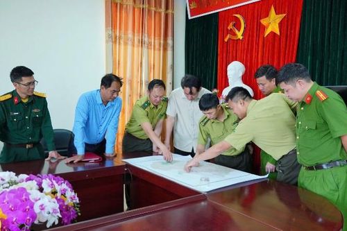 Kiểm tra công tác quản lý, bảo vệ rừng và Phòng cháy chữa cháy rừng mùa khô năm 2025 - 2026 tại xã Tân Uyên