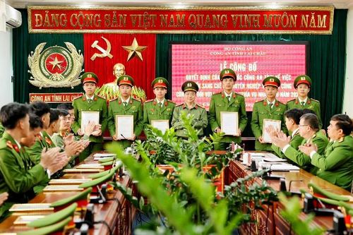 21 hạ sĩ quan nghĩa vụ được chuyển sang chế độ phục vụ chuyên nghiệp