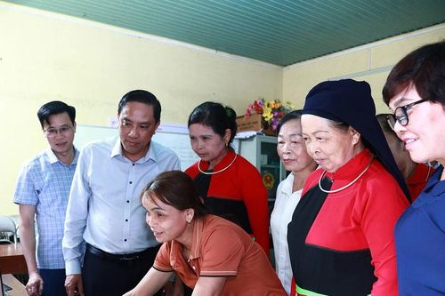 Phó Bí thư Thường trực Tỉnh ủy Hoàng Giang làm việc tại xã Yên Bình