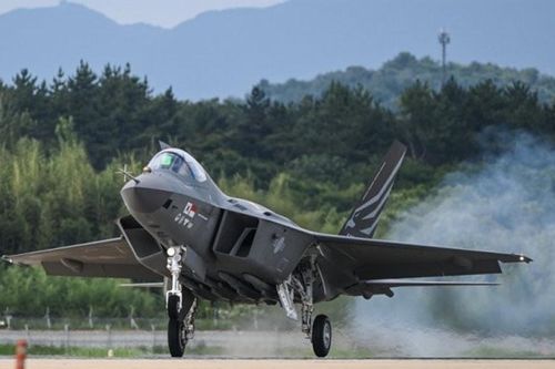 Hàn Quốc bàn giao lô tiêm kích KF-21 đầu tiên, hướng tới Top 4 cường quốc quốc phòng
