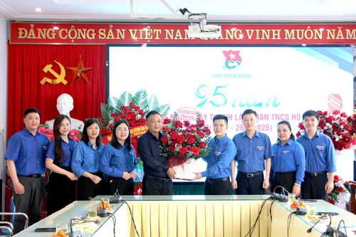 Báo và phát thanh, truyền hình Tuyên Quang chúc mừng Tỉnh đoàn nhân dịp kỷ niệm 95 năm Ngày thành lập Đoàn TNCS Hồ Chí Minh