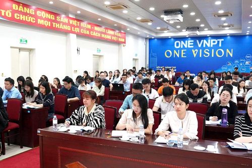 Bồi dưỡng nhận thức về Đảng cho hơn 100 đoàn viên ưu tú