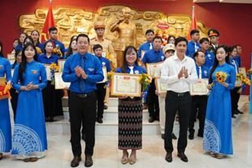 Tuyên dương 23 chi đoàn mạnh và 26 bí thư chi đoàn tiêu biểu