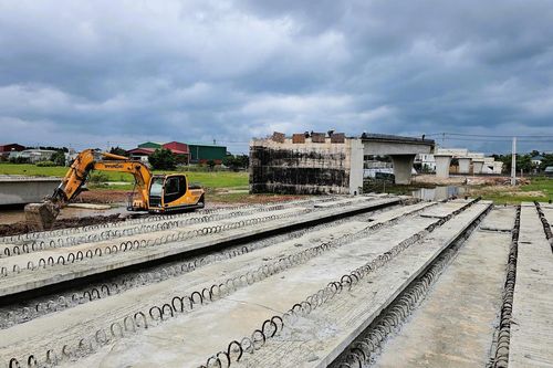 Nguy cơ 'vỡ' tiến độ dự án QL12A đoạn tránh Ba Đồn, Quảng Trị vì vướng mặt bằng