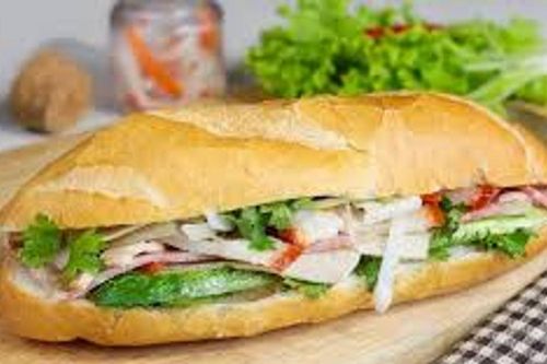 Bộ Y tế yêu cầu khẩn trương xử lý vụ nghi ngộ độc thực phẩm sau khi ăn bánh mì tại Quảng Ngãi