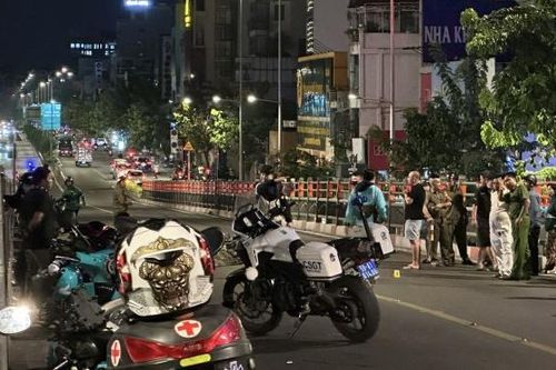 Va chạm liên hoàn trên cầu vượt Hoàng Hoa Thám, 2 người thương vong