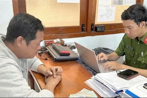 Tóm gọn 'diều hâu' chuyên rình mò ở cây ATM