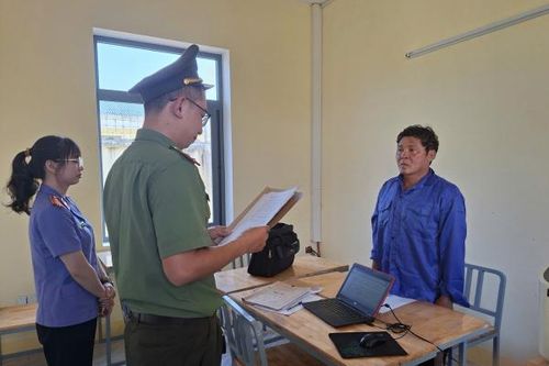 Quảng Ngãi: Khởi tố đối tượng vận chuyển gần 1 tạ thuốc nổ
