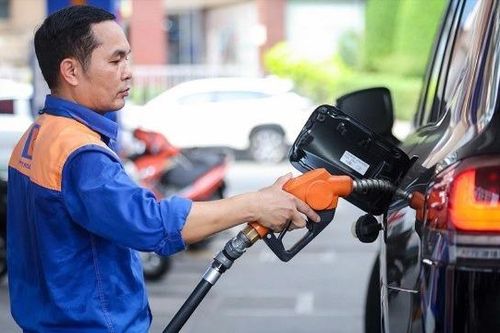 Giá xăng dầu đồng loạt giảm tới hơn 4.000 đồng/lít