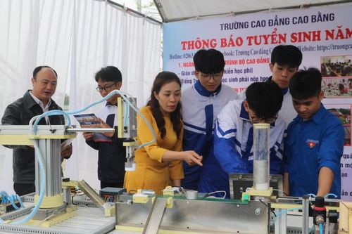 Rộn ràng Ngày hội tư vấn tuyển sinh, hướng nghiệp năm 2026